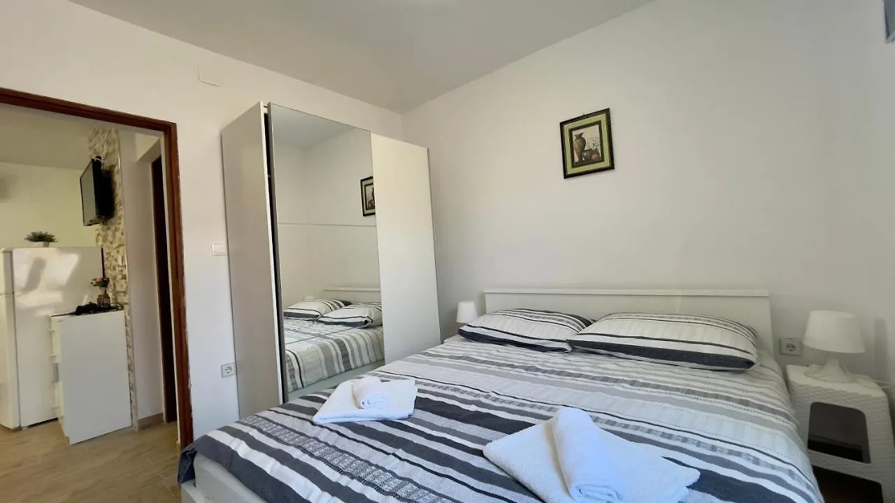 Apartments Nemcic 닌